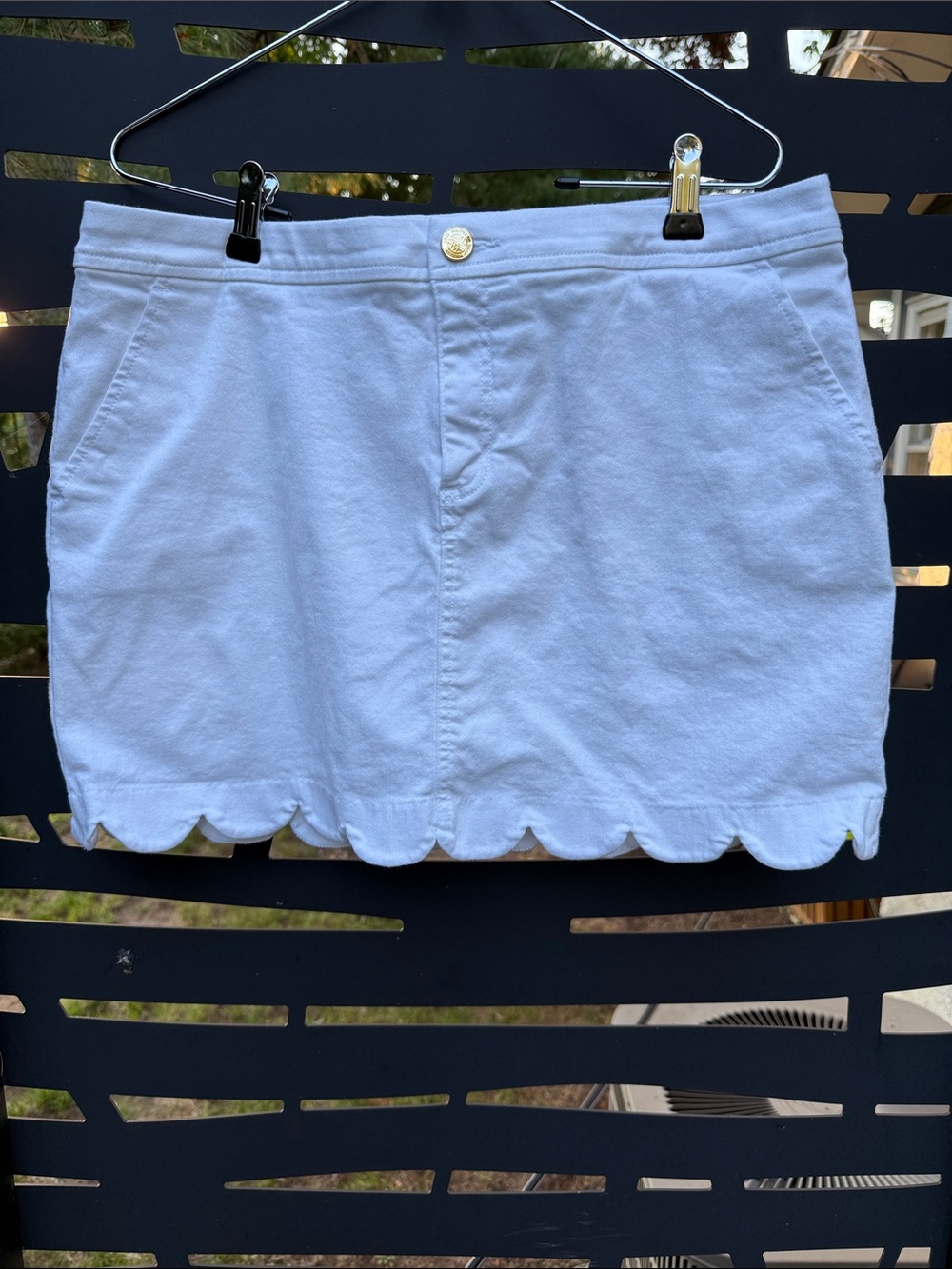 Lilly Pulitzer White Scalloped Hem Mini Skirt Sz 12. Sooo cute